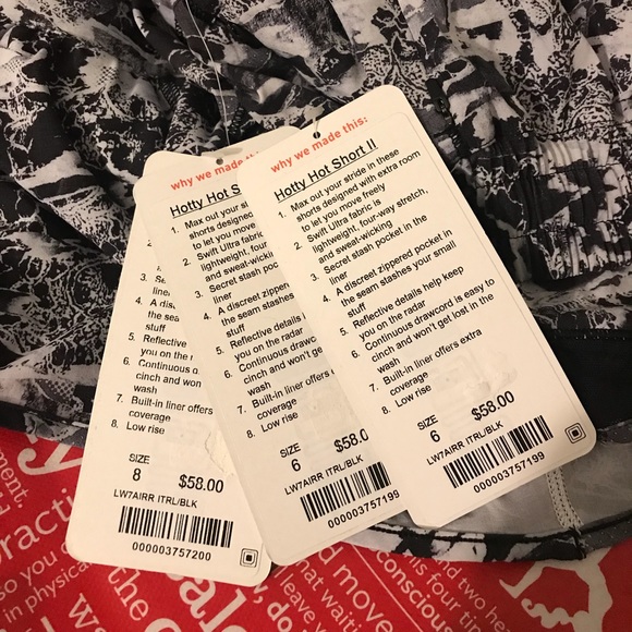 NWT Lululemon Hotty Hot Short II ITRL/BLK - Picture 8 of 8